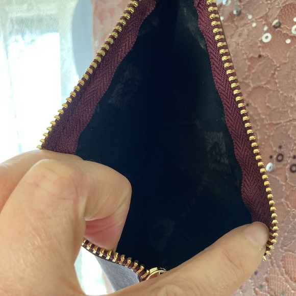 Anne Klein  Clutch Wristlet Sleek Design Burgundy Excellent condition - Picture 3 of 3